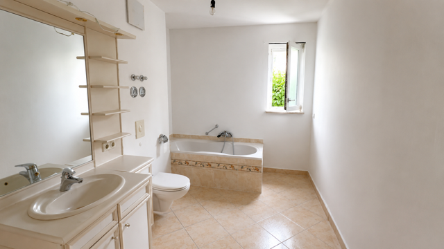 Gro�es Bad m. Fenster Wohnung M�nchen