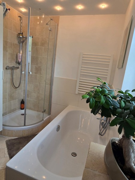 Badewanne und Dusche Wohnung Starnberg