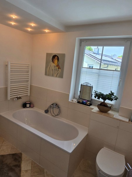 Bad mit Dusche und Wanne Wohnung Starnberg